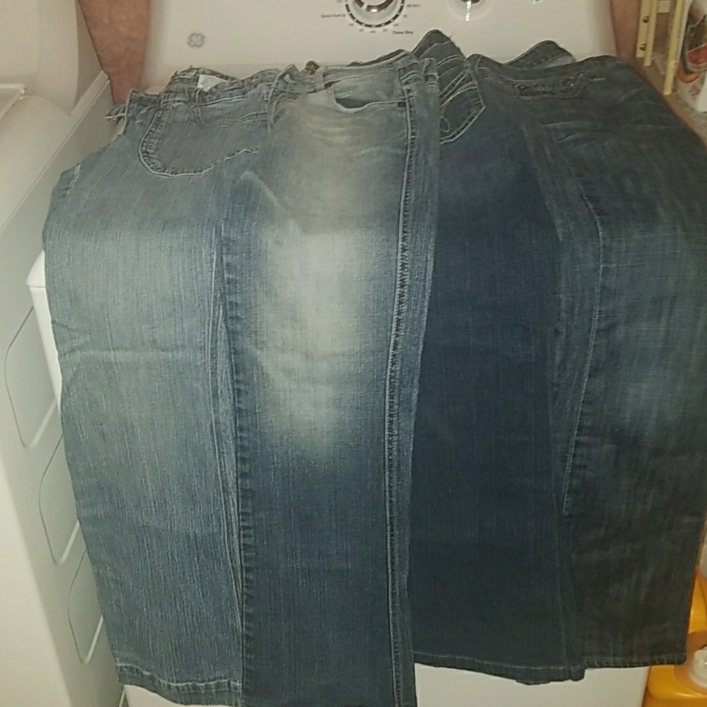 4 pairs of women's size 3-5 jeans